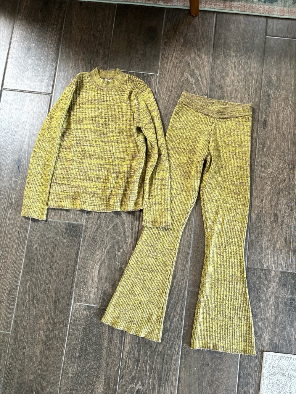 Zara /Yellow Green Long Sleeve Top and Flare Pants Matching Set Girls Size 13-14 - Picture 1 of 2